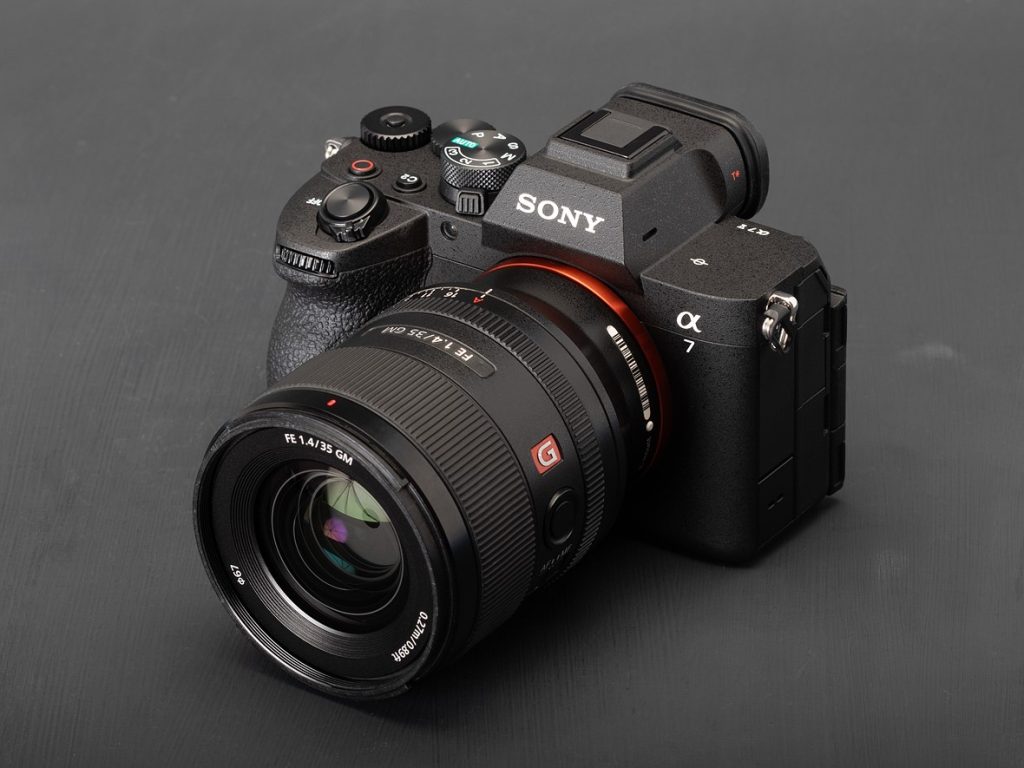 آنچه باید در مورد دوربین پیشرفته سونی Sony A7 V بدانید؟